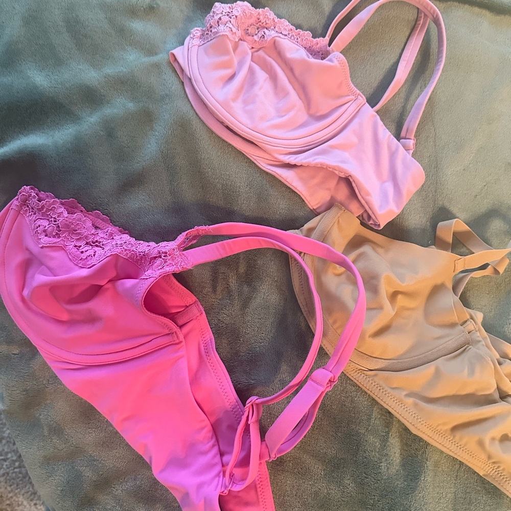 Brand new without tags never worn skims bras. 36 D